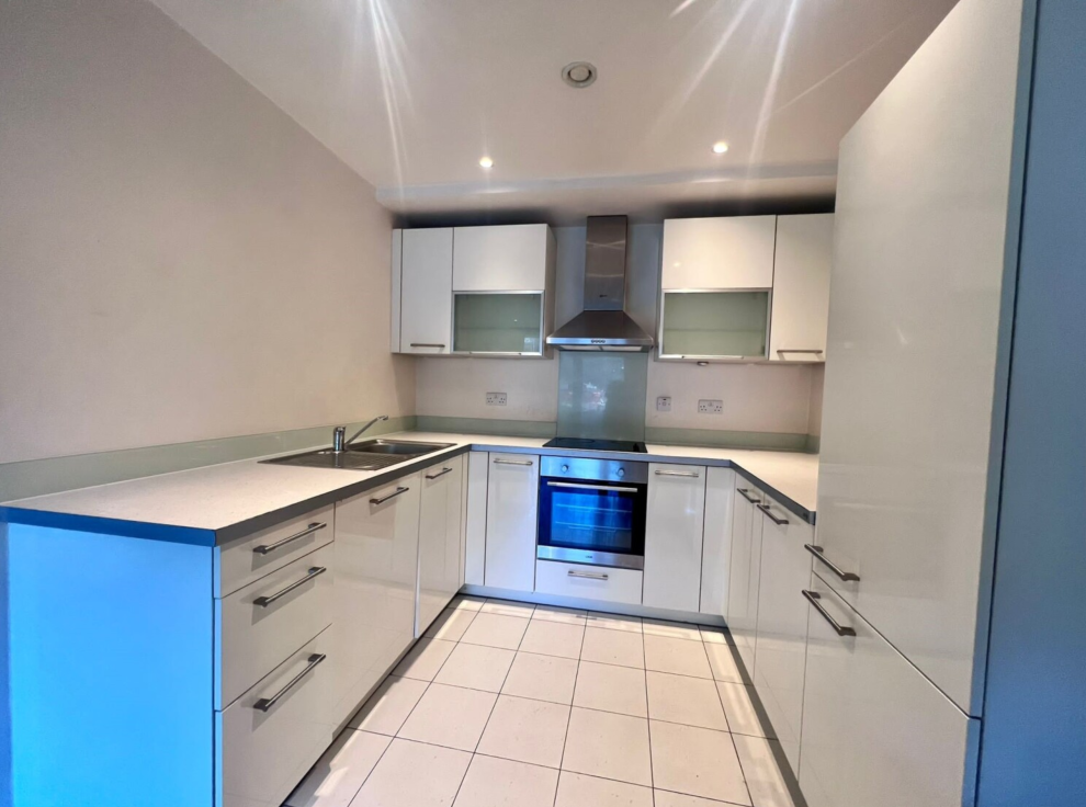 Flat Kelso Place in Manchester