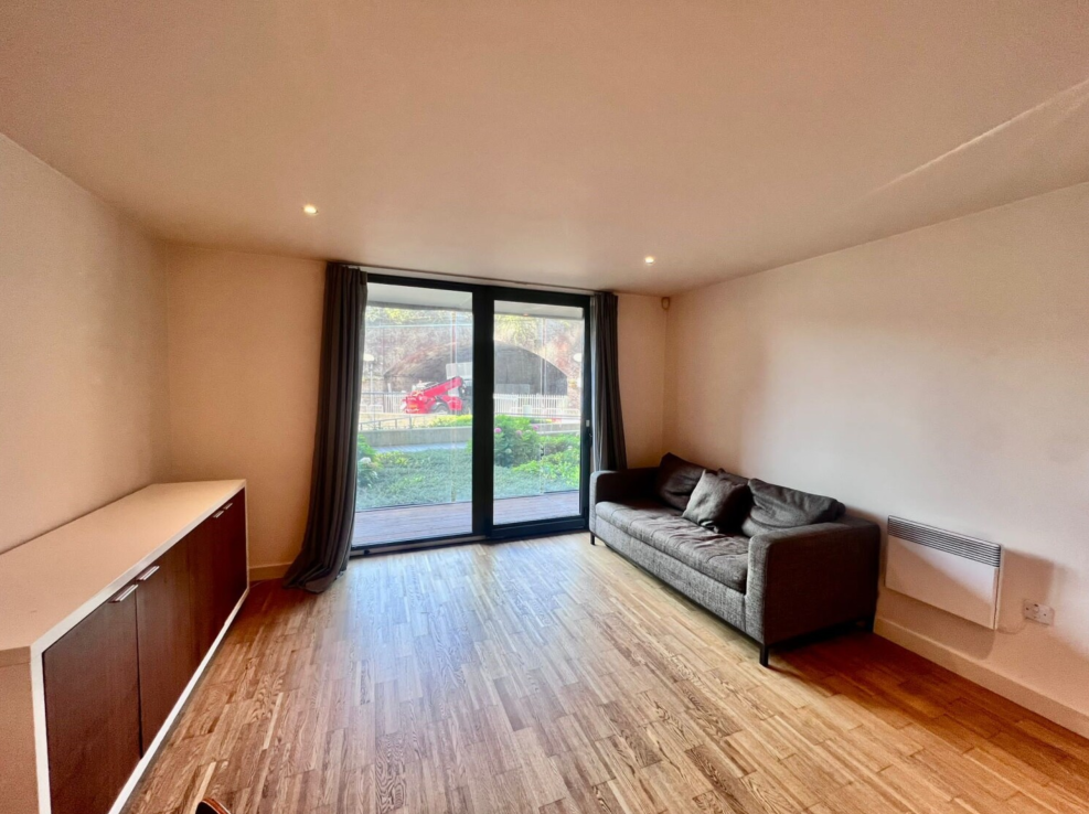 Flat Kelso Place in Manchester