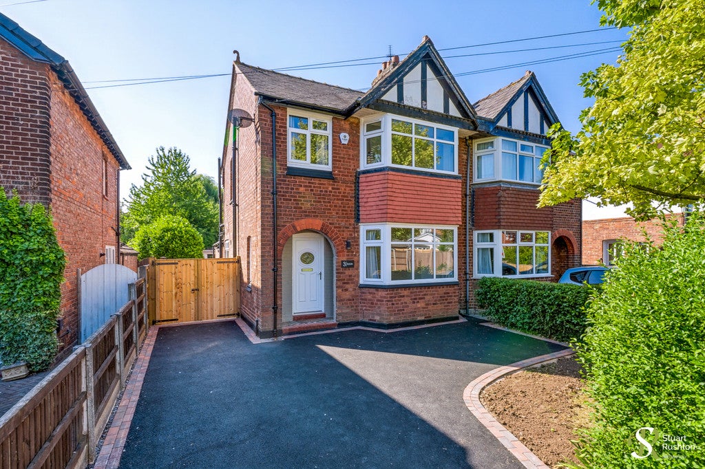 House Pritchard Drive in Northwich