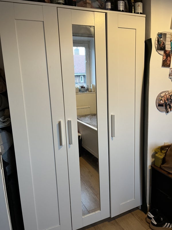 Room Carroun Road in Greater London