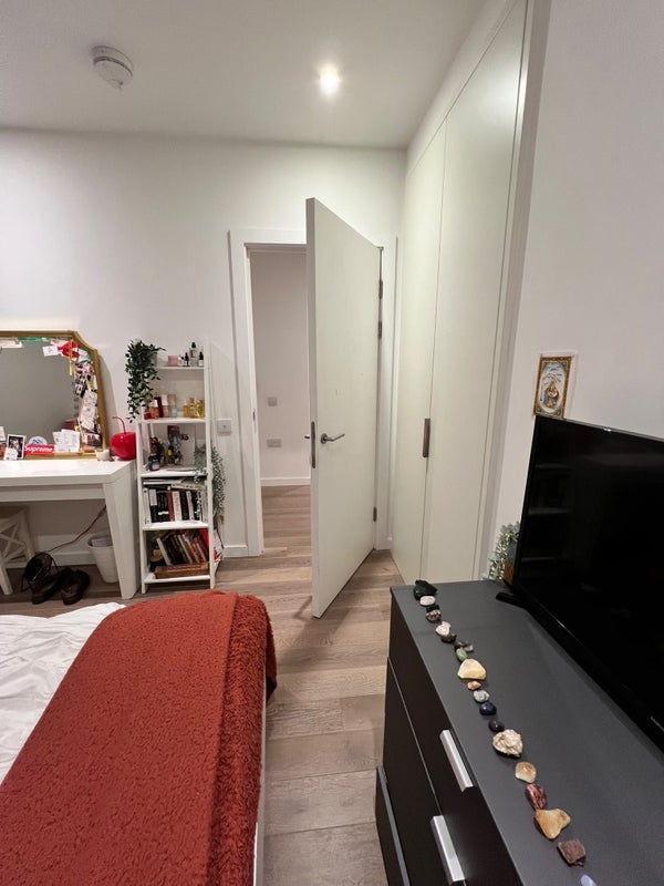 Room Fortunes Walk in Greater London