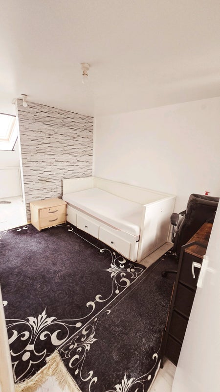 Room Mitcham Road in Greater London