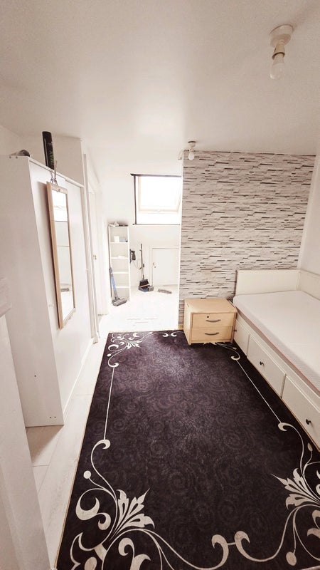 Room Mitcham Road in Greater London