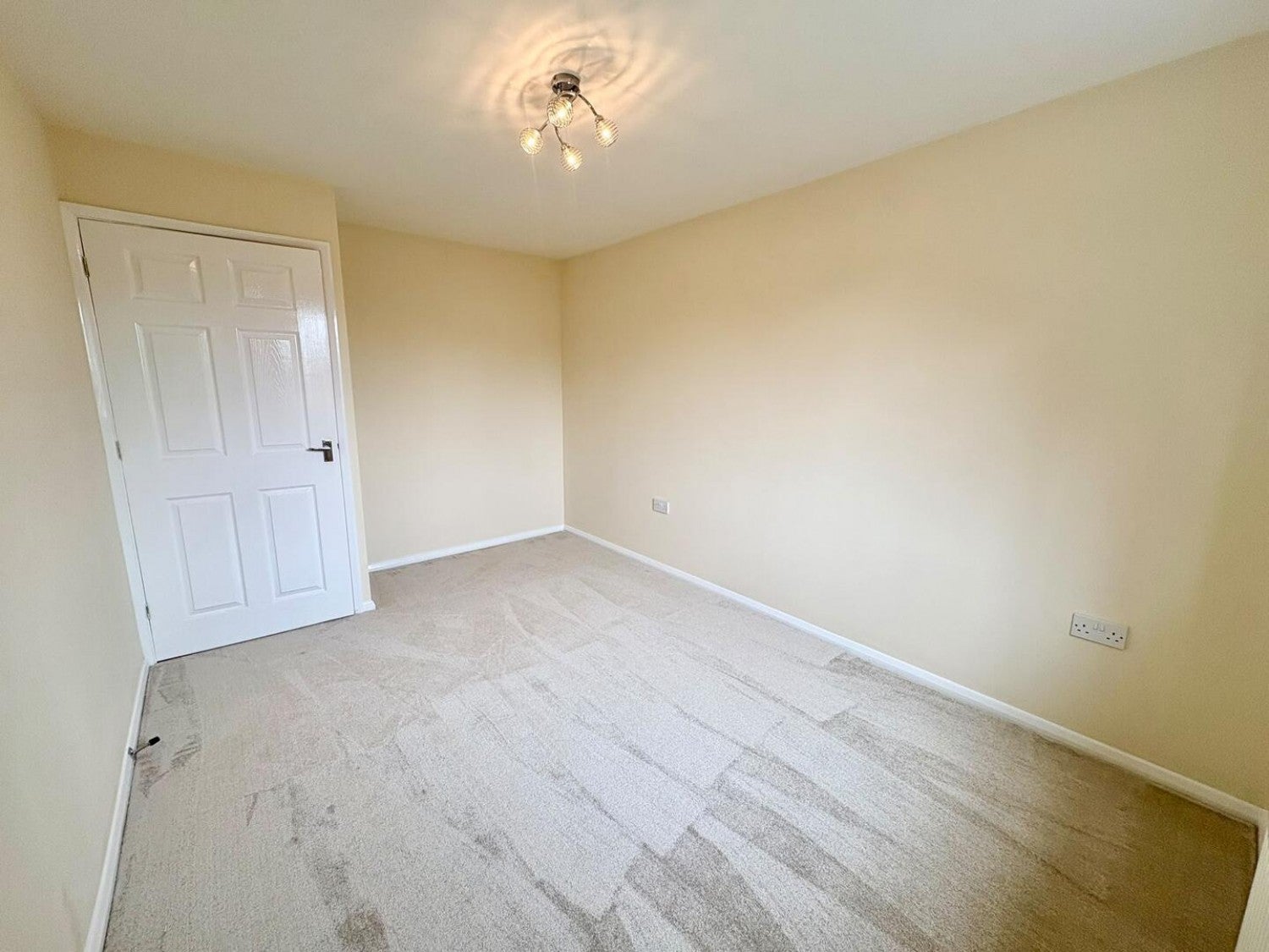 Flat Heathcote Drive in Lichfield