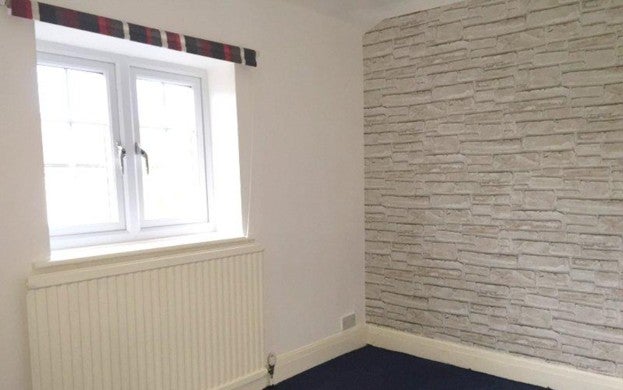 Flat Windmill Lane in Greater London