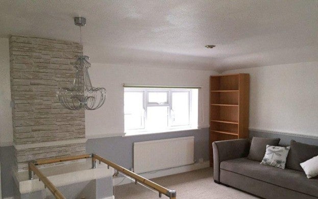 Flat Windmill Lane in Greater London