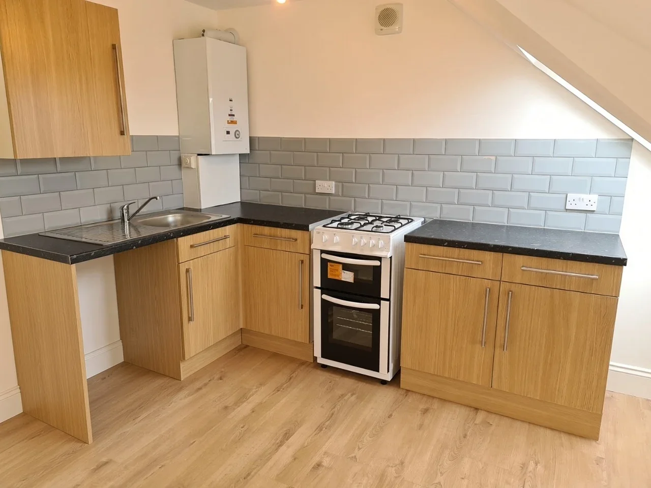 Flat Bensham Manor Road in Greater London
