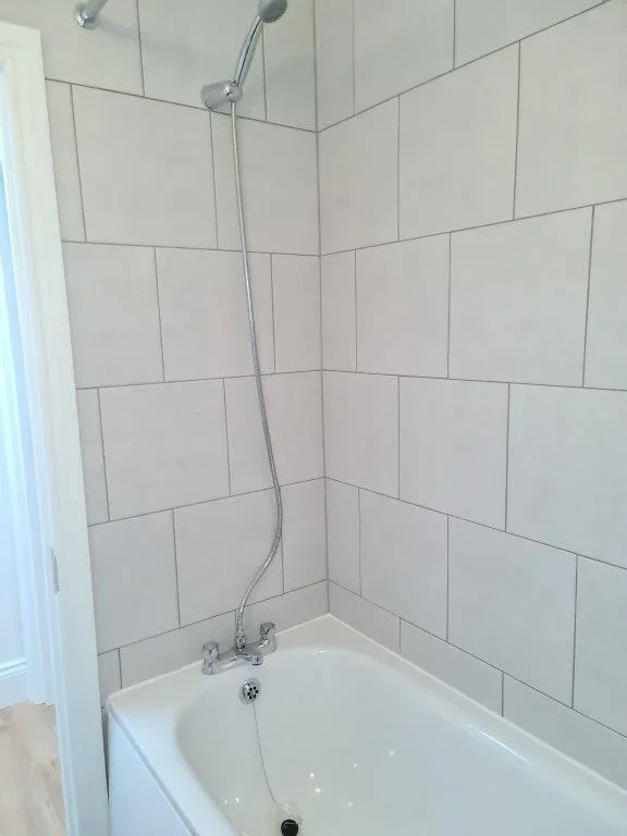 Flat Bensham Manor Road in Greater London