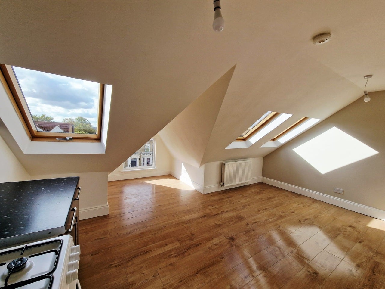 Flat Bensham Manor Road in Greater London