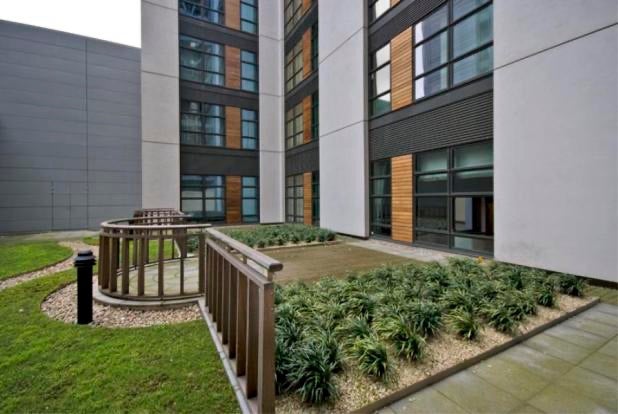 Flat South Quay Square in Greater London
