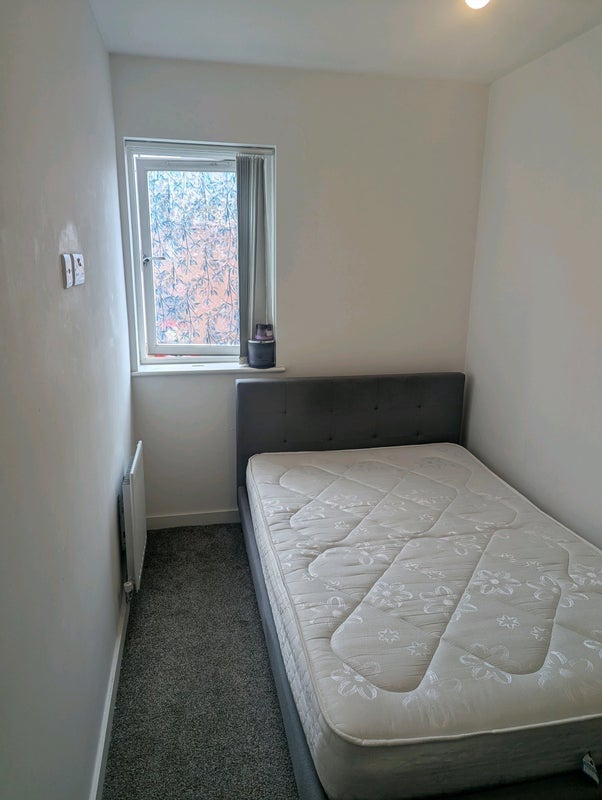 Room Moss Lane East in Manchester