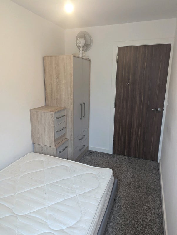 Room Moss Lane East in Manchester