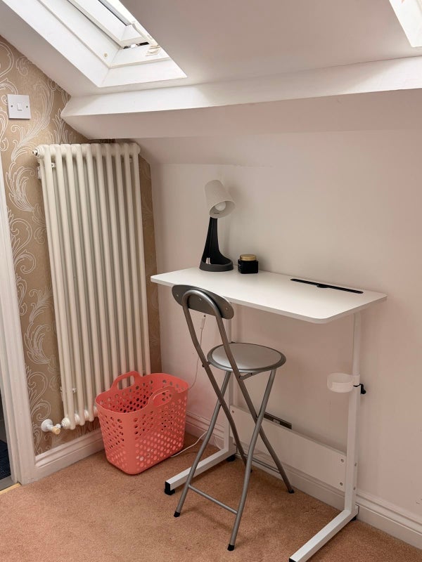Room Rosecourt Road in Greater London