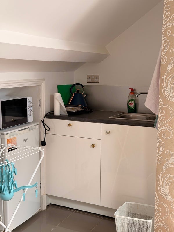 Room Rosecourt Road in Greater London