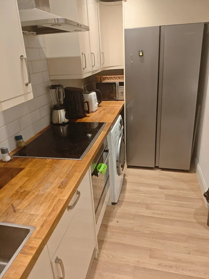 Room St. James' Road in Greater London