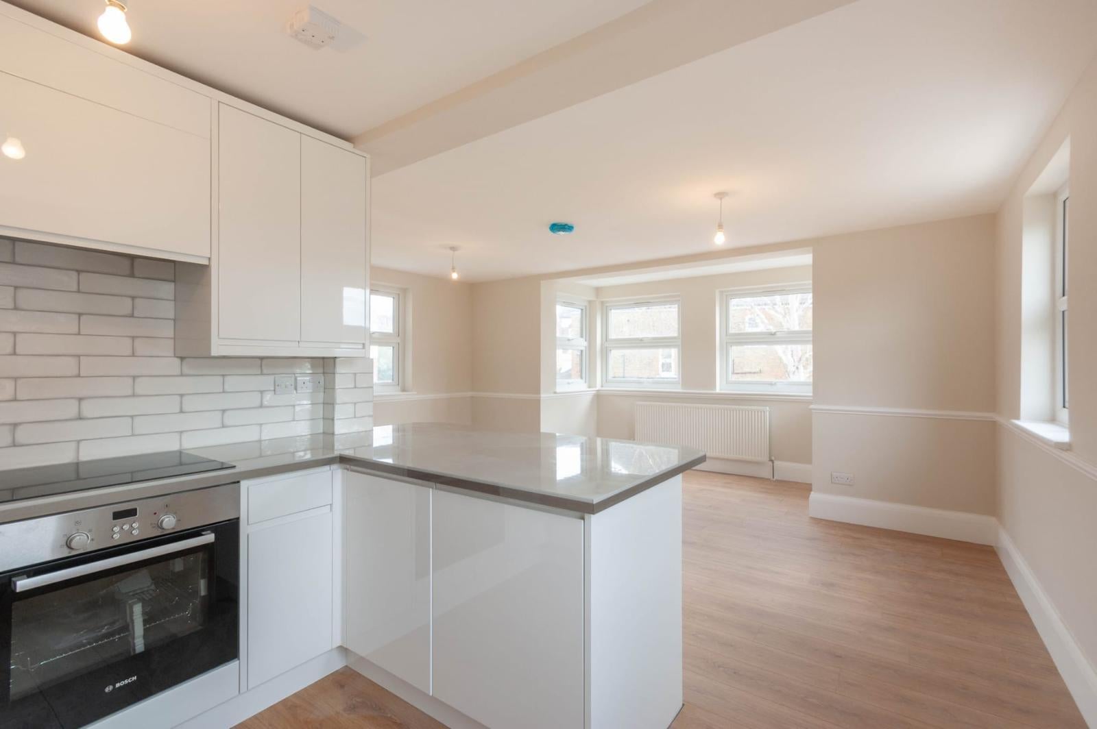 Flat Emanuel Avenue in London