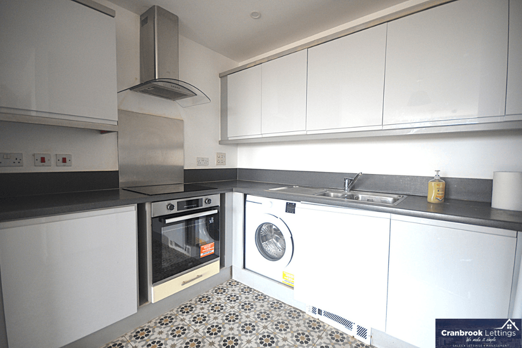 Flat Royal Crescent in Greater London