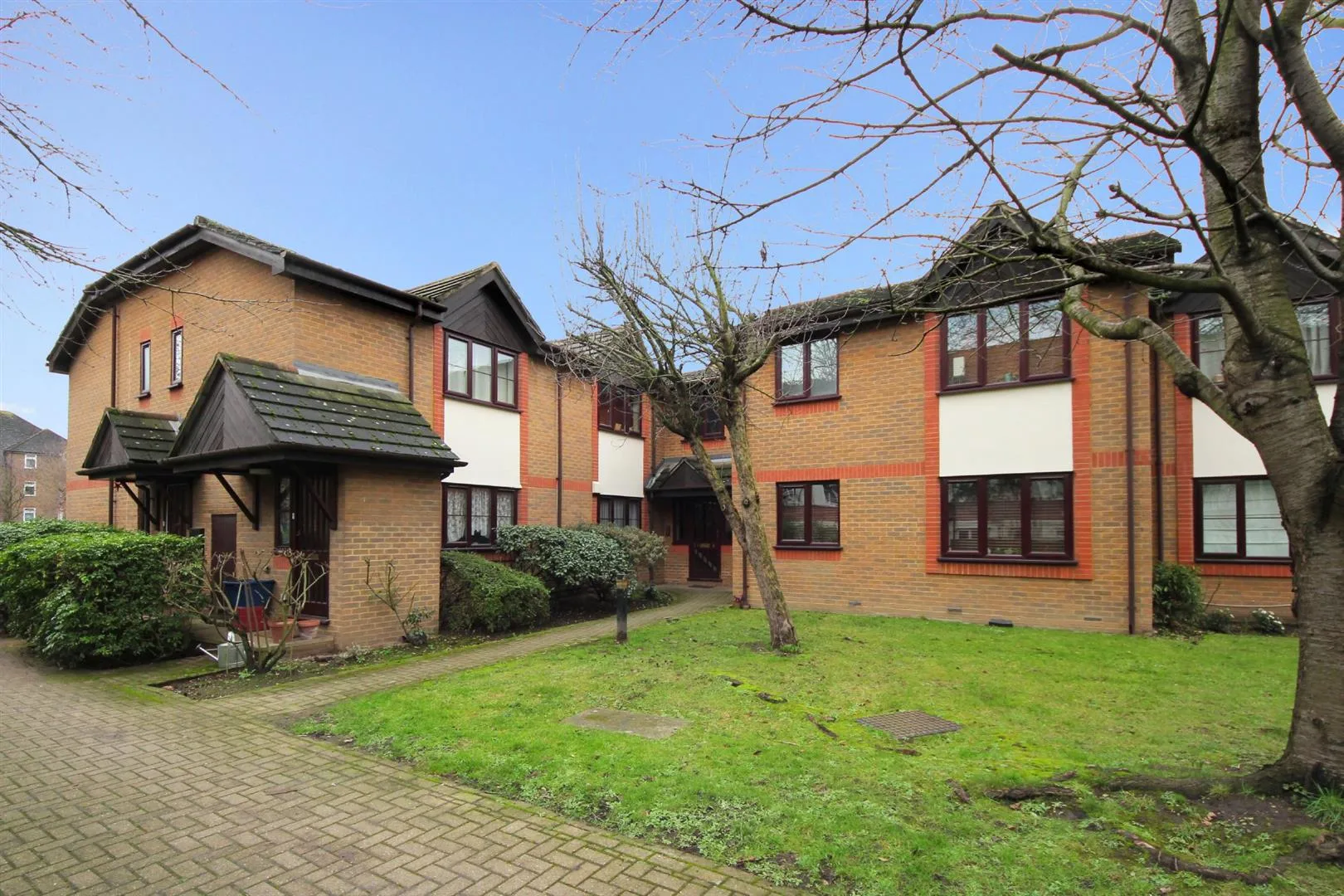 Flat Boston Manor Road in Greater London