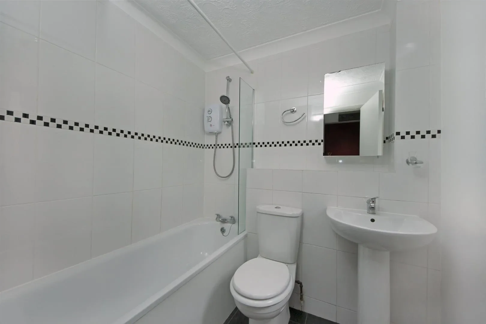 Flat Boston Manor Road in Greater London