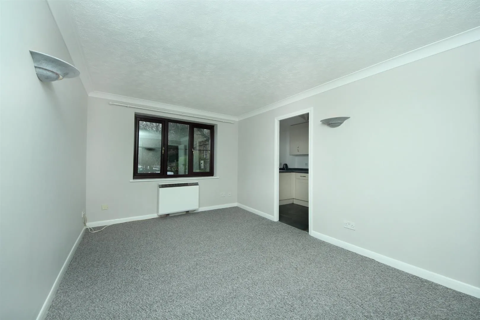 Flat Boston Manor Road in Greater London