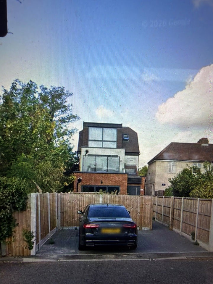 Flat College Court in Broxbourne