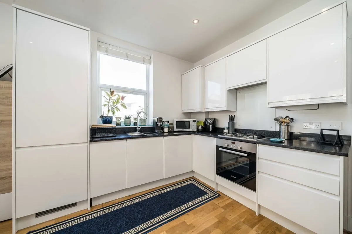 Flat Adam Mews in Greater London