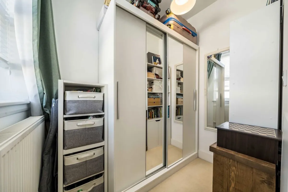 Flat Adam Mews in Greater London