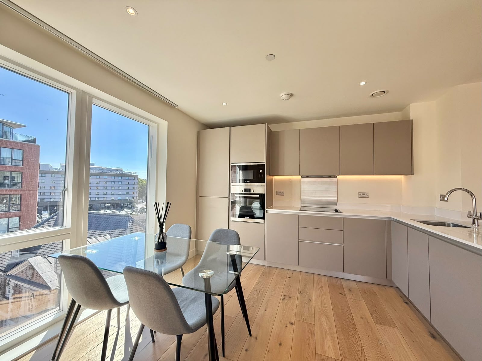 Flat New Warren Lane in Greater London