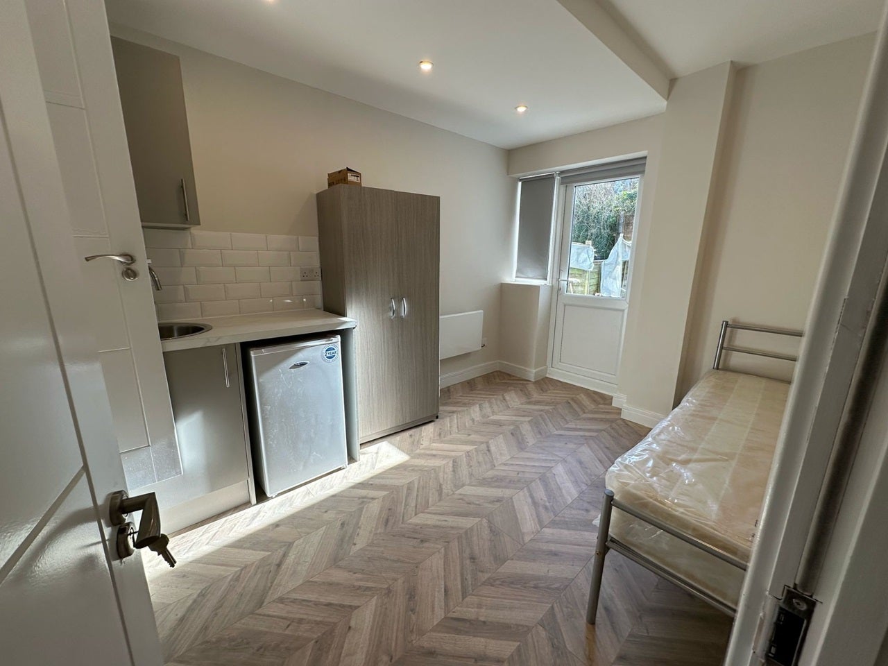 Flat Durban Road in Greater London