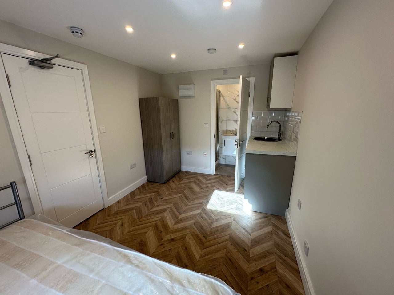 Flat Durban Road in Greater London