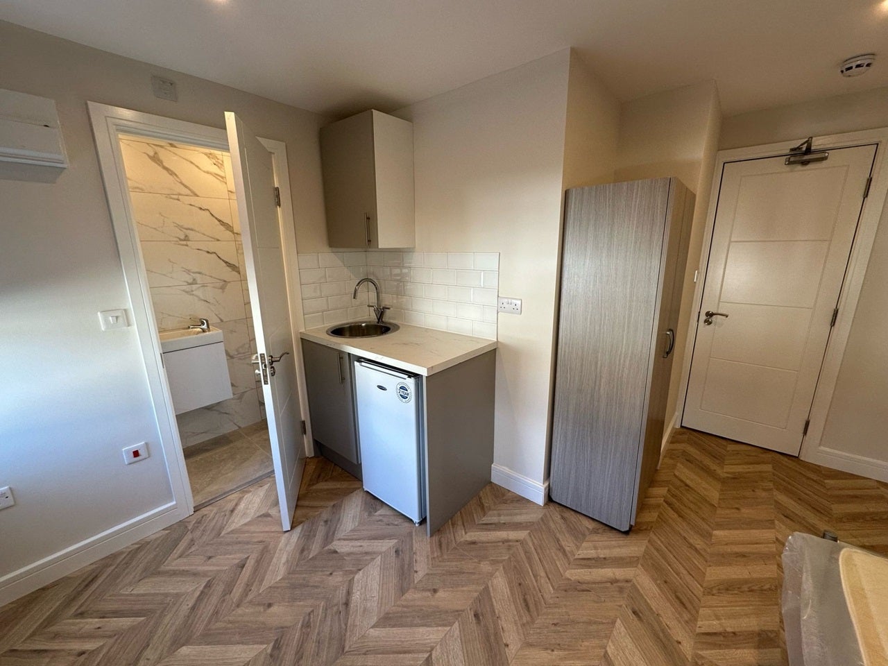 Flat Durban Road in Greater London