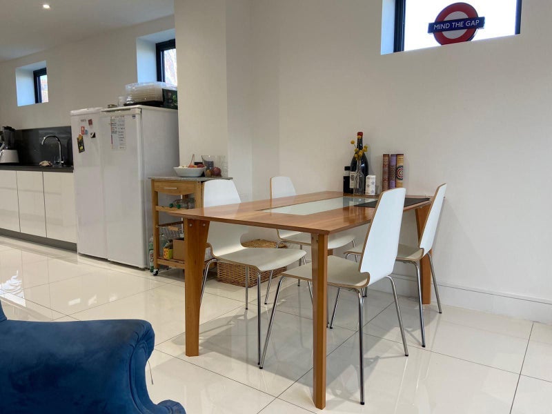 Room Rectory Gardens in Greater London