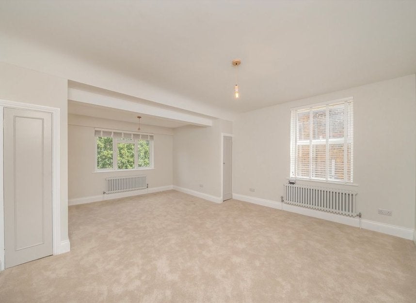 Flat Parklands in Greater London