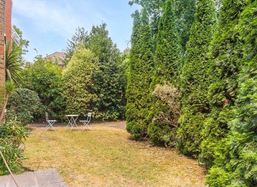 Flat Parklands in Greater London