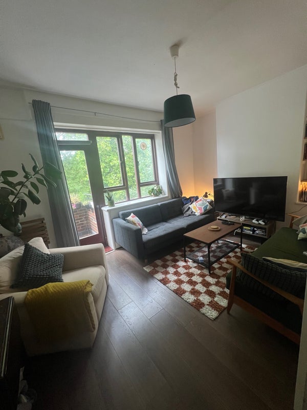 Room Burder Close in Greater London