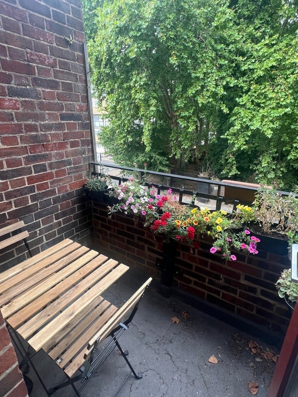 Room Burder Close in Greater London