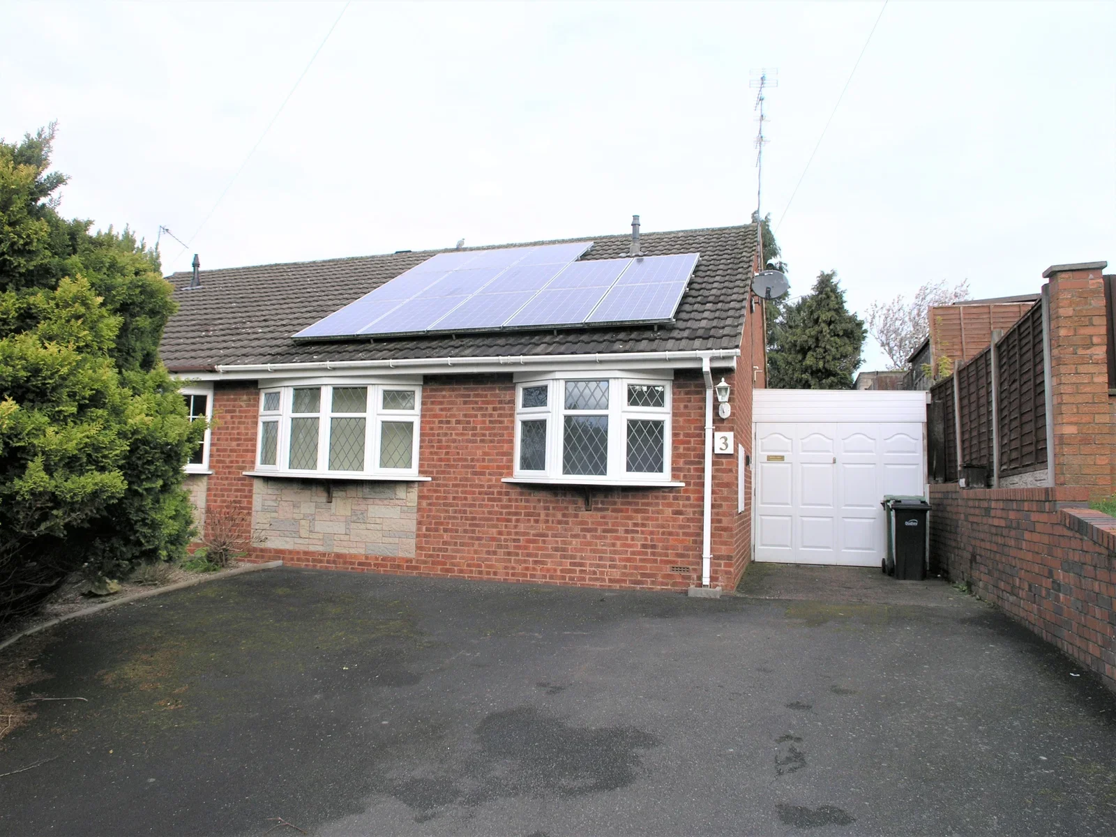 House Kerry Close in Brierley Hill