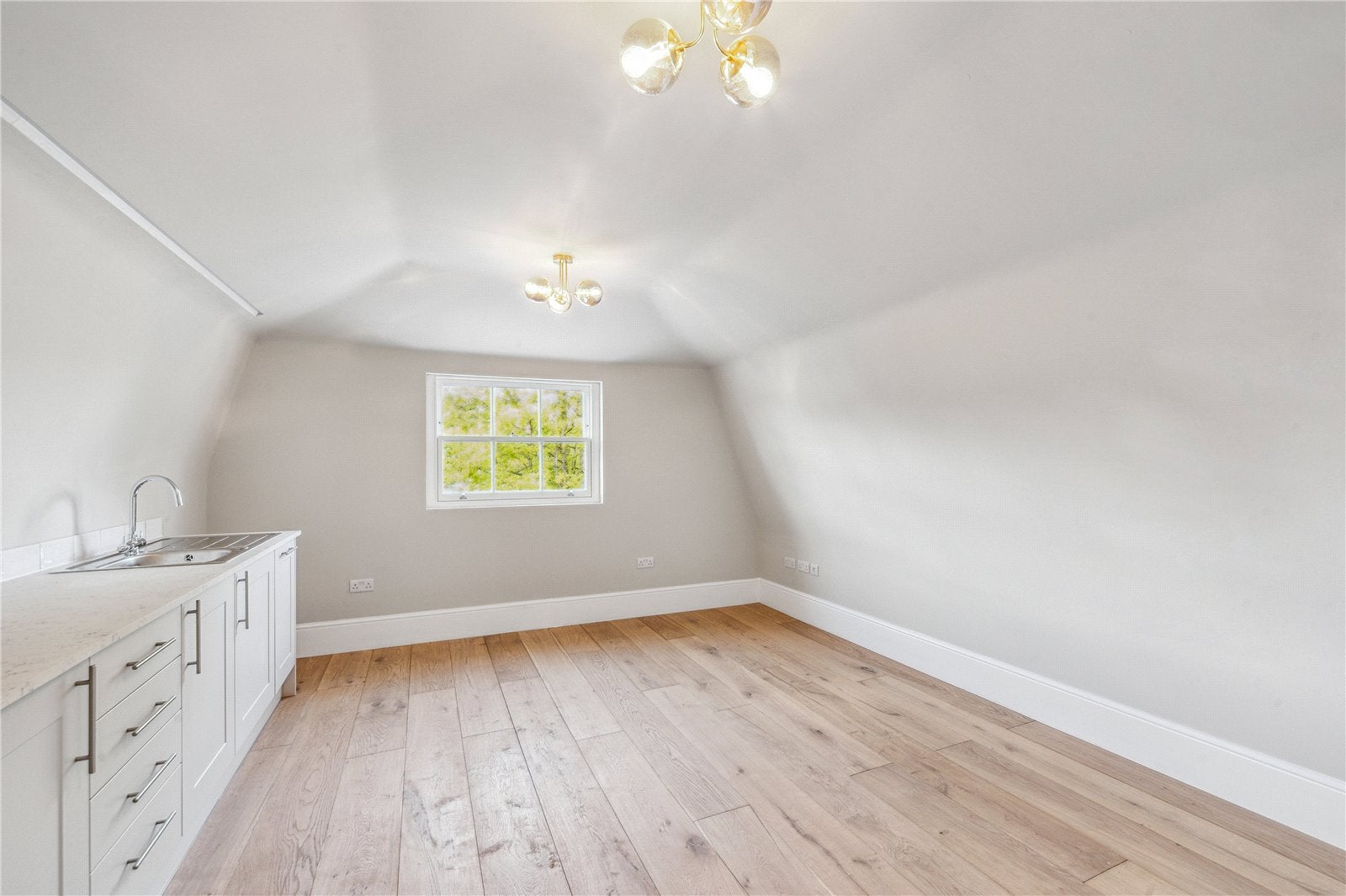 Flat Kew Green in Greater London