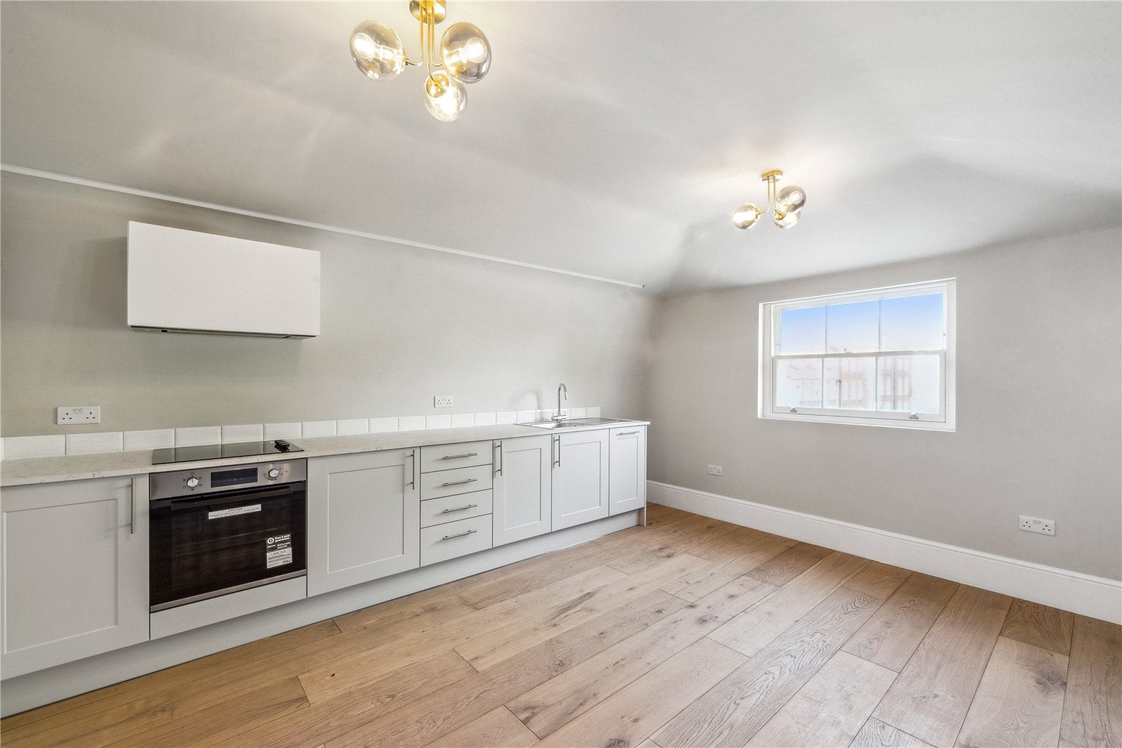 Flat Kew Green in Greater London
