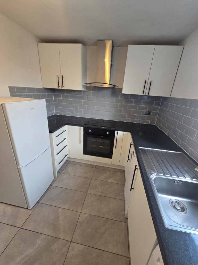 Flat Greenslade Road in Greater London