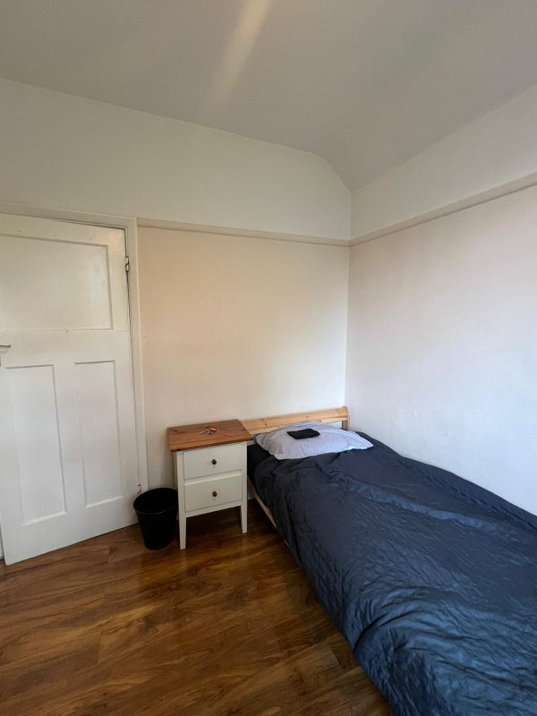 Room Friary Road in Greater London