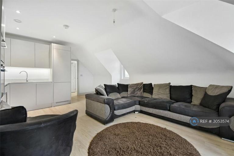 Flat Rickmansworth Road in Greater London