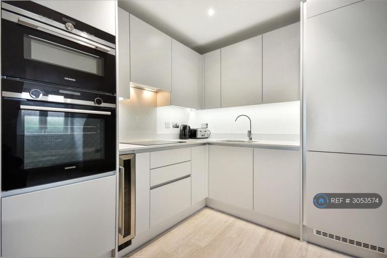 Flat Rickmansworth Road in Greater London