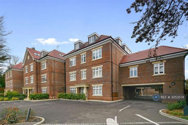 Flat Rickmansworth Road in Greater London