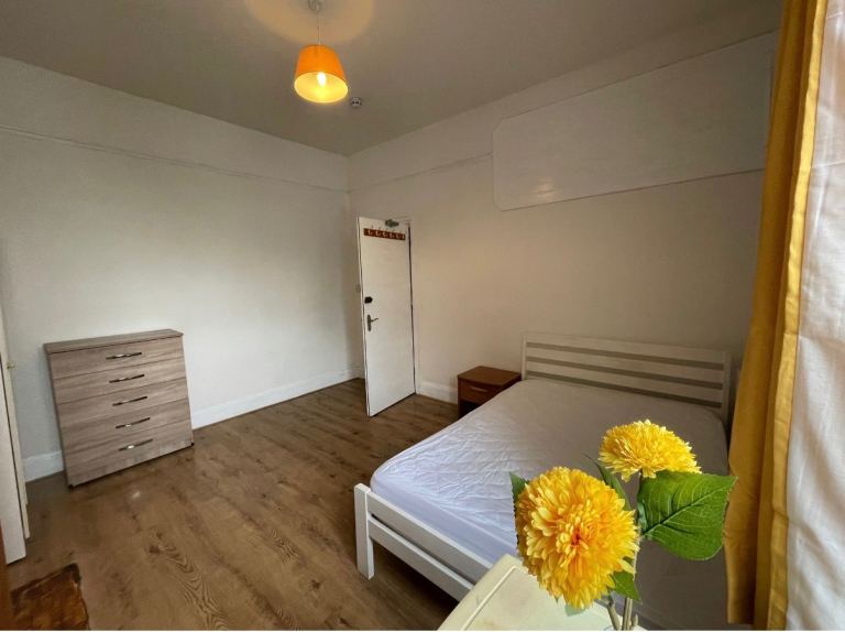 Room Hainthorpe Road in Greater London