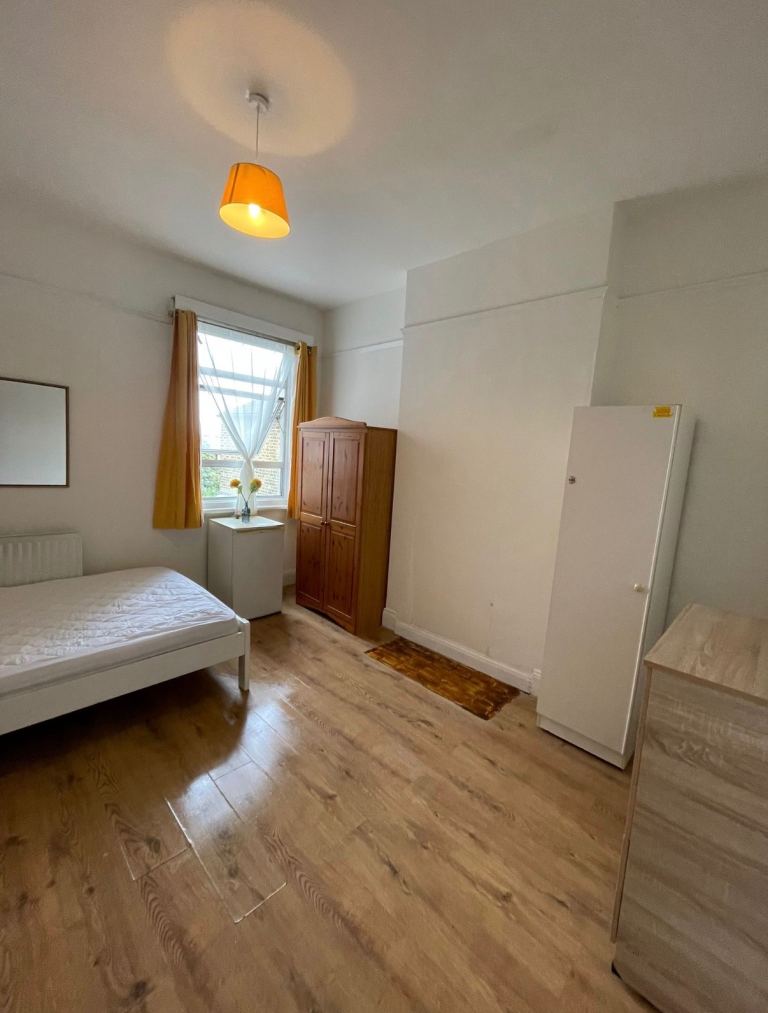 Room Hainthorpe Road in Greater London