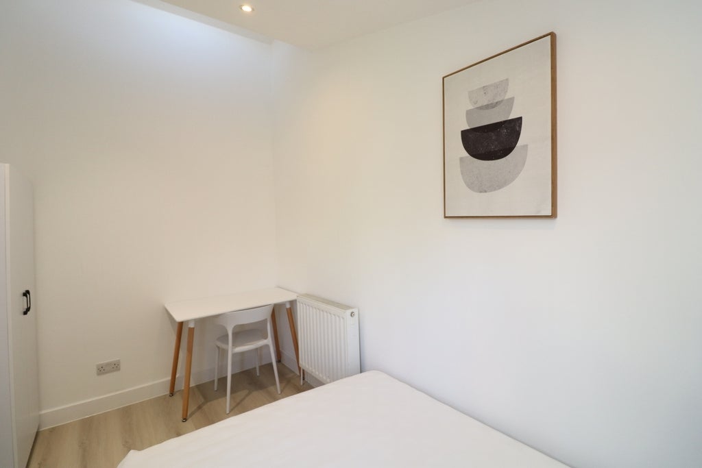 Room Globe Road in Greater London