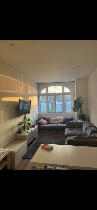 Room Stanlake Road in Greater London