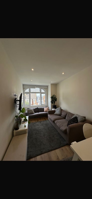 Room Stanlake Road in Greater London