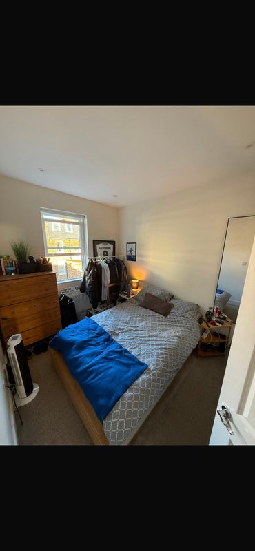 Room Stanlake Road in Greater London